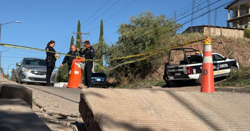 Socavón provoca cierre parcial de avenida en Nogales